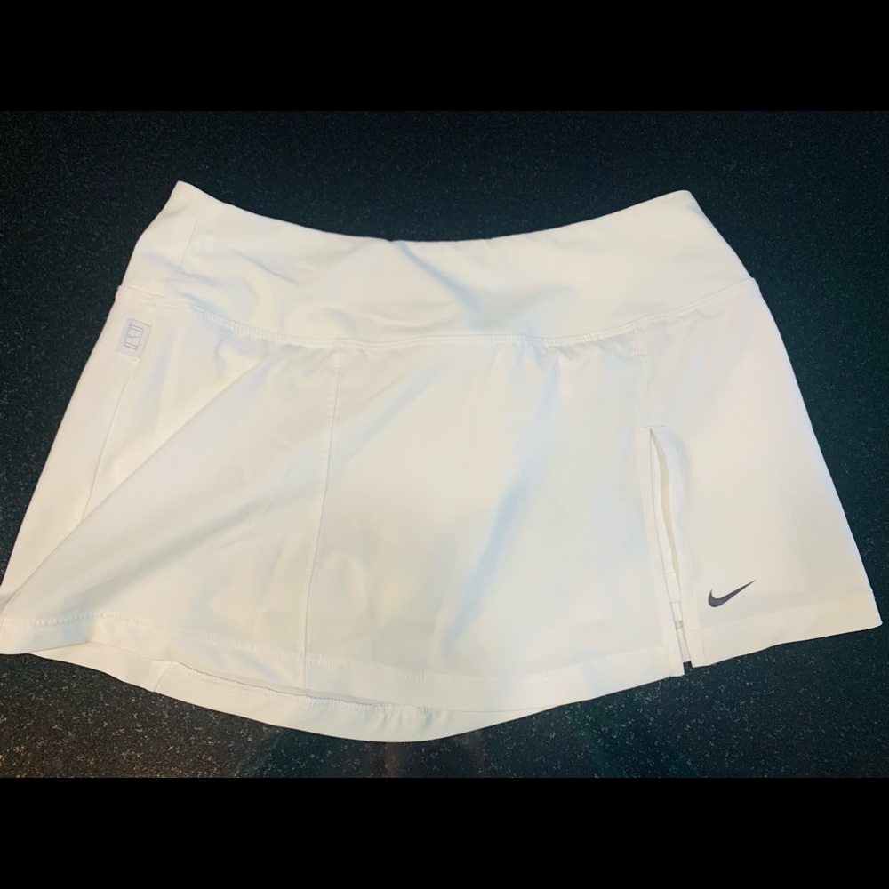 Women’s white Nike tennis skirt